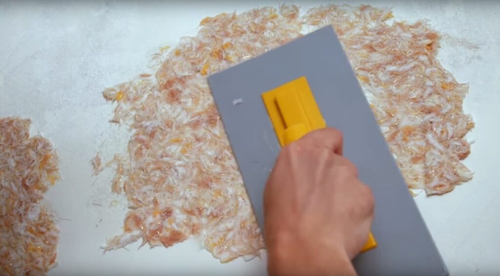 Процес нанесення рідких шпалер