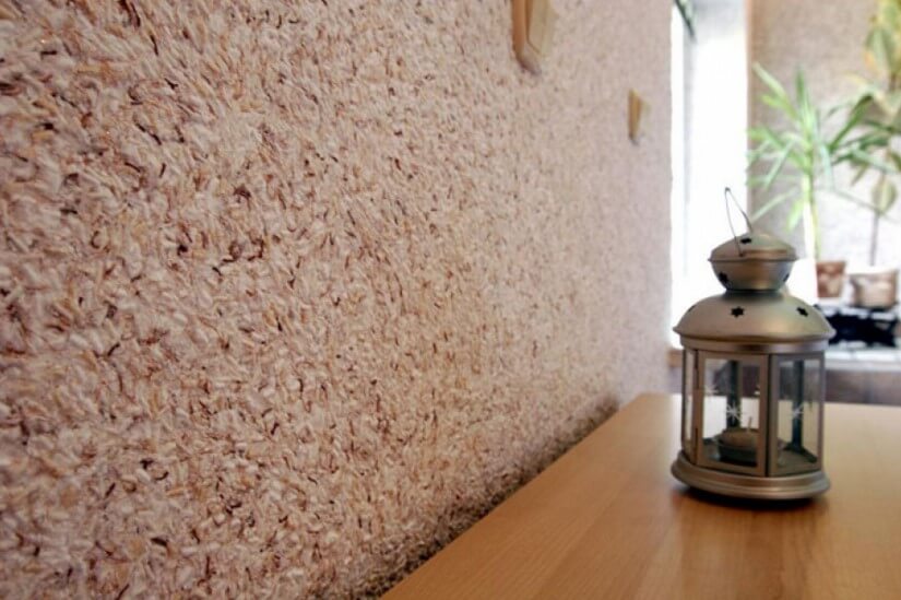 Рідкі шпалери на стіні