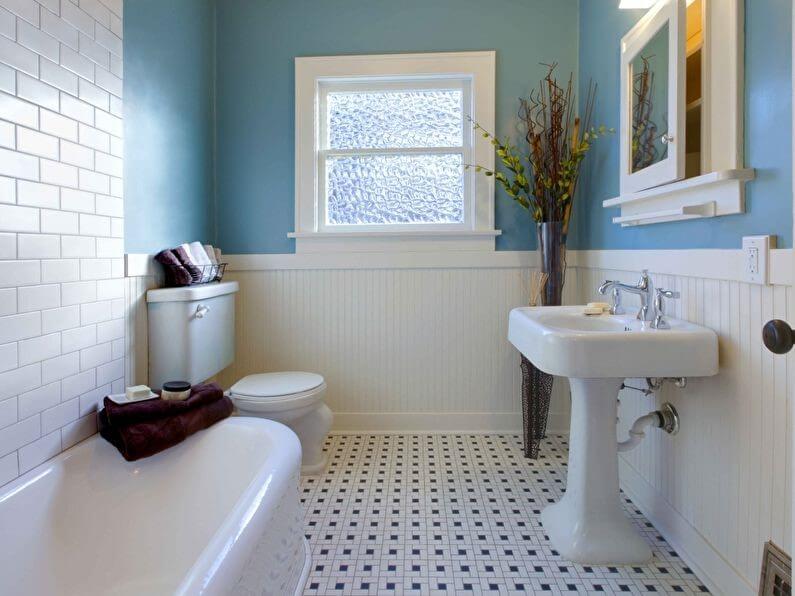 яркая маленькая ванная