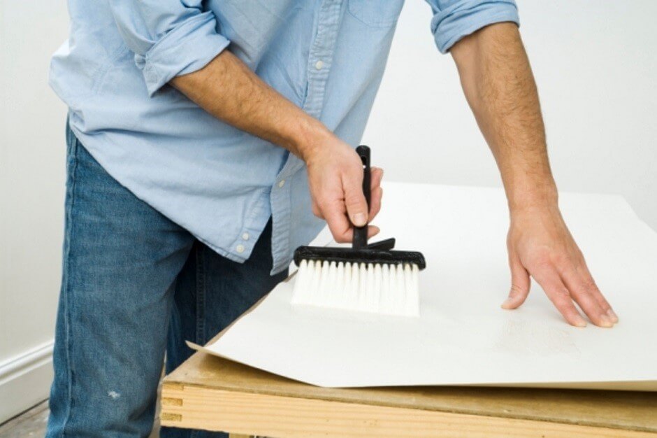 нанесення клею на фотошпалери