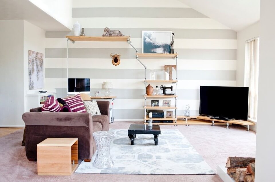 горизонтальні смуги шпалери в зал