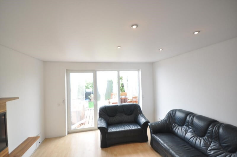 білі тканинні натяжні стелі