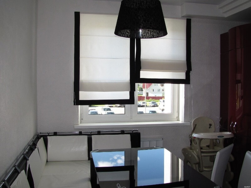 черно-белые шторы для кухни