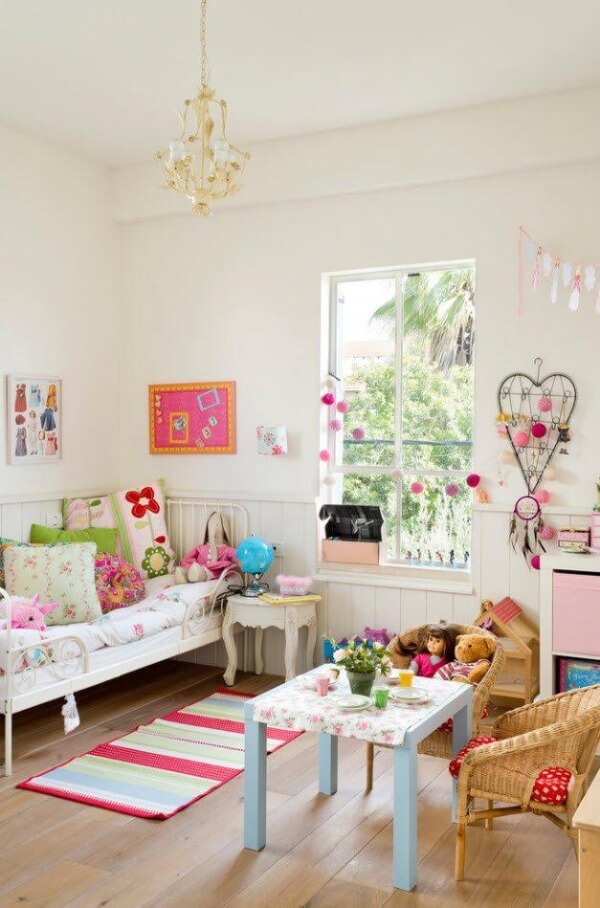дизайн інтер'єру кімнати для дівчинки