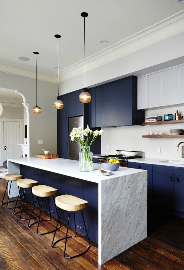 кухня с барной стойкой