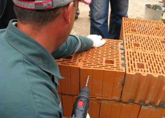 Штробы в керамическом блоке – как делать правильно?