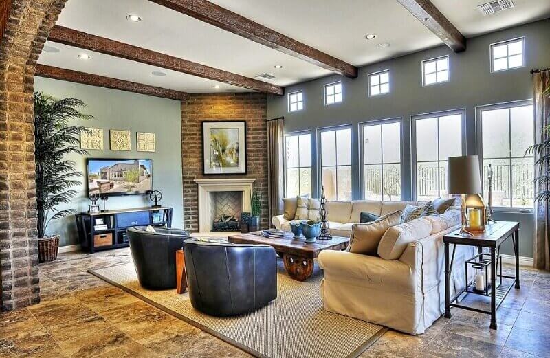 угловой камин в гостиной