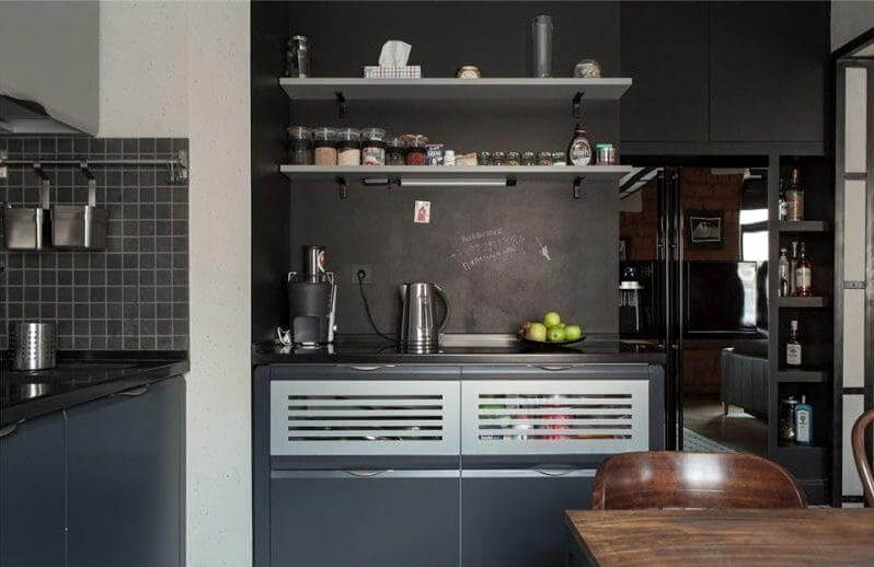 чорна кухня в стилі лофт
