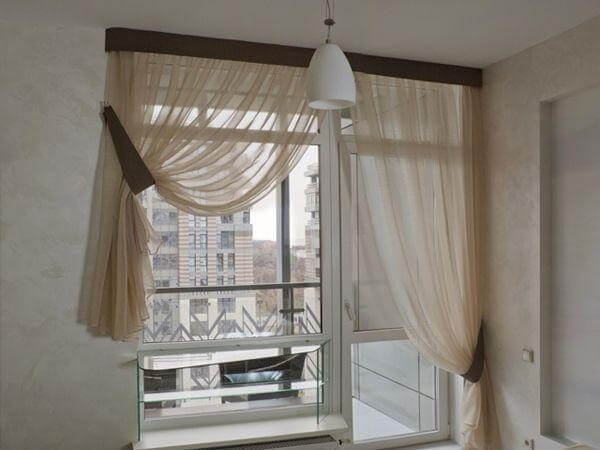 штори на вікнах з виходом на балкон