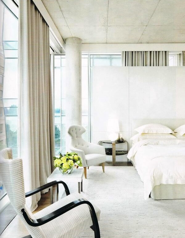 спальна кімната в стилі лофт для жінки