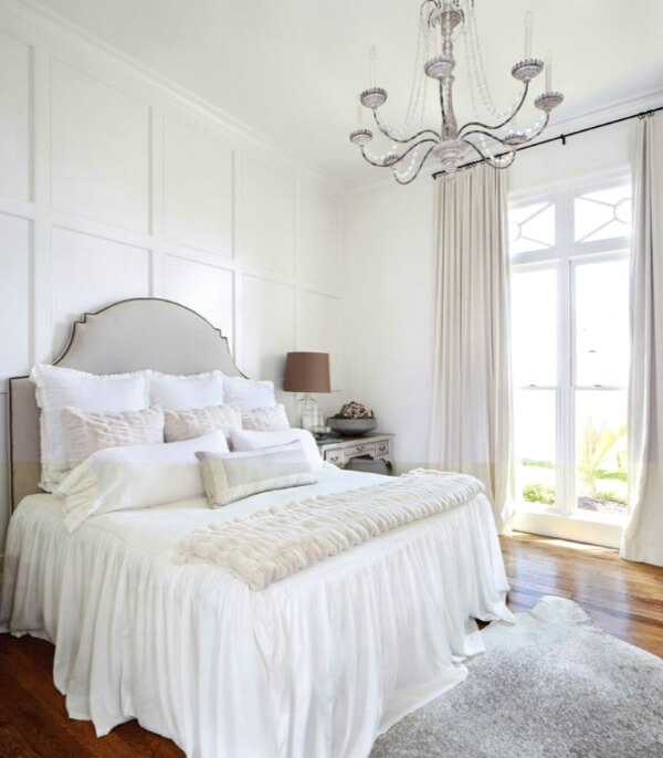 однотонные шторы в маленькой спальне