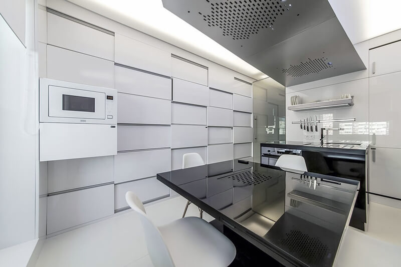 біла кухня в стилі хай-тек
