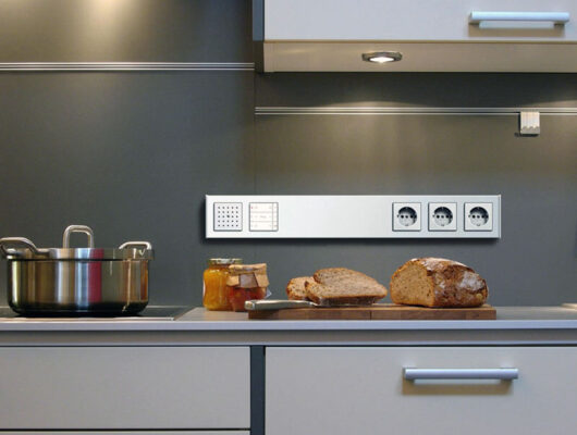 Як правильно розташувати розетки на кухні?