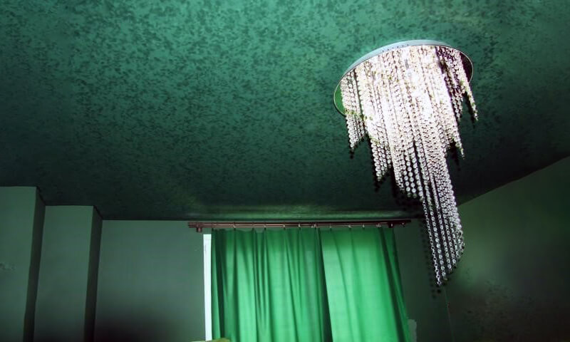 яскрава замшева натяжна стеля