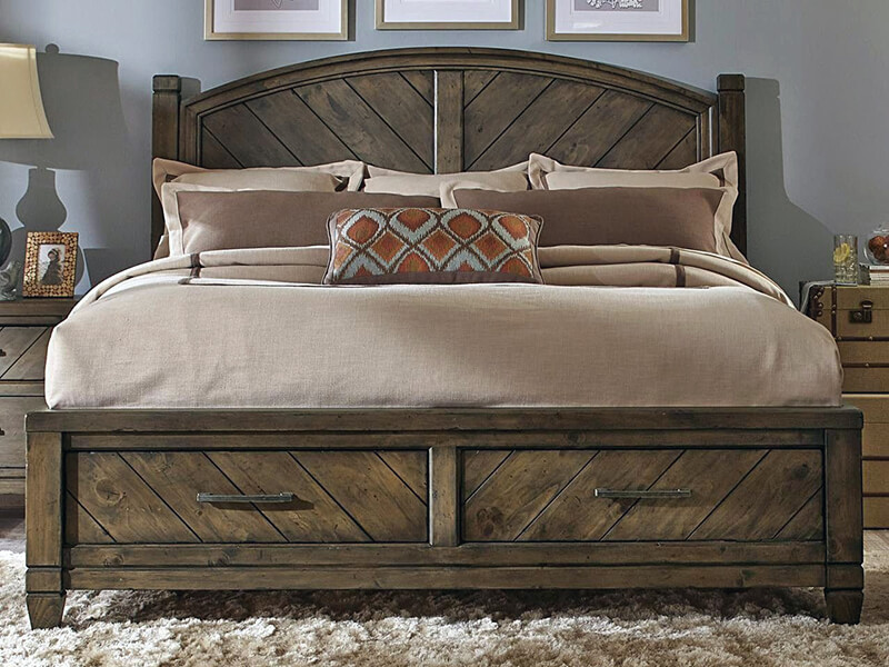 деревянная кровать в стиле кантри