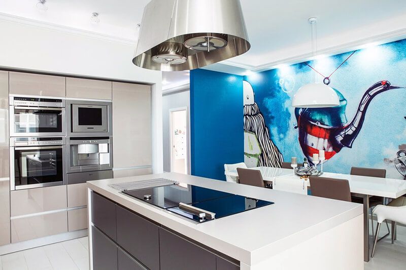 світлі фотошпалери для кухні в їдальній зоні