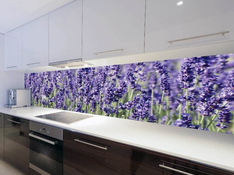 Флористичні мотиви на фартусі для кухні