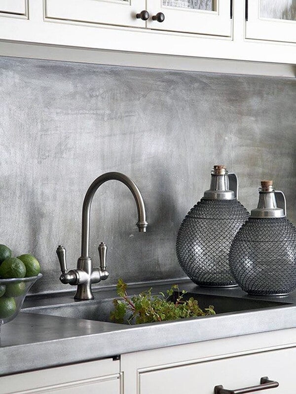 Кухонна поверхня з металу