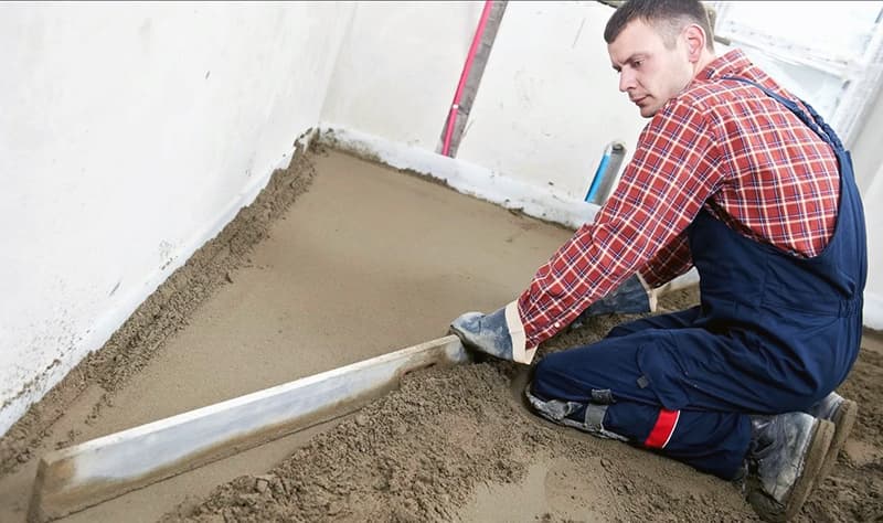 Процесс выравнивание пола под ламинат