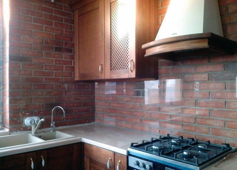 Стінові панелі для кухні з полікарбонату