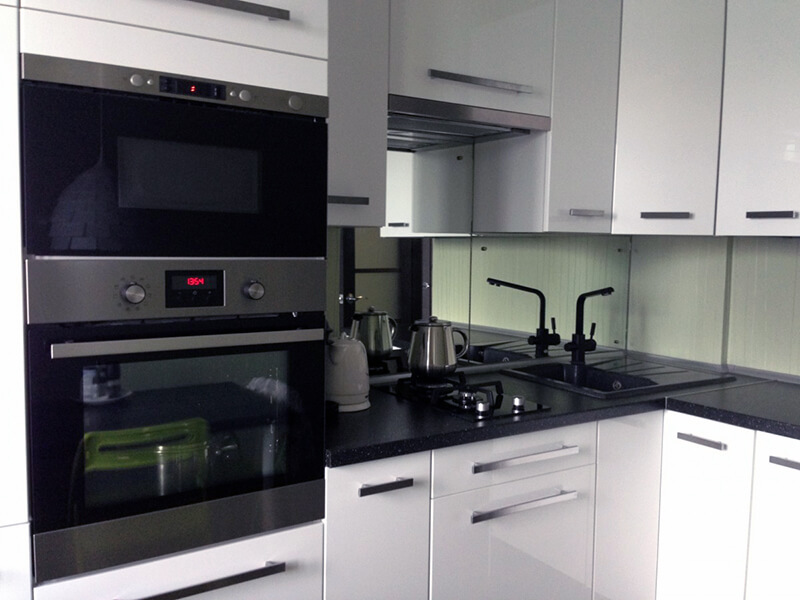 Дзеркальний фартух для кухні