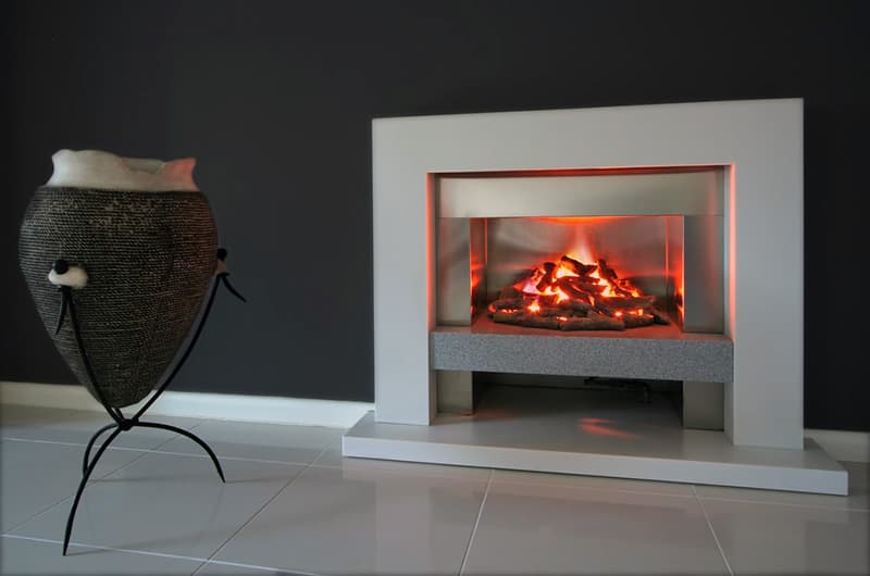 Пример напольного электрического камина