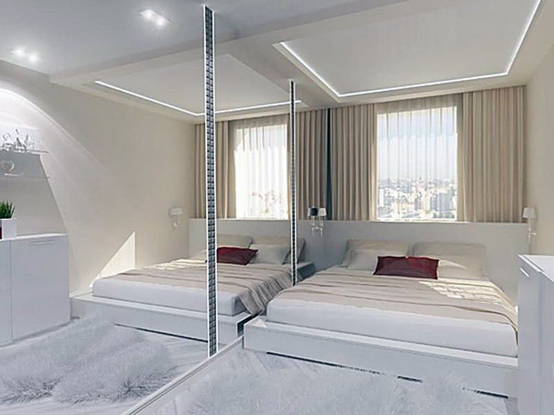 Шафа з дзеркальними дверима в декорі кімнати