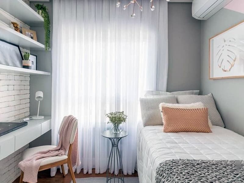 Светлые теплые тона в отделке комнаты