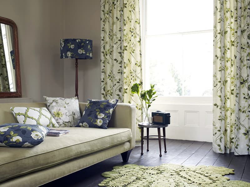 Прикраса кімнати квартири текстилем