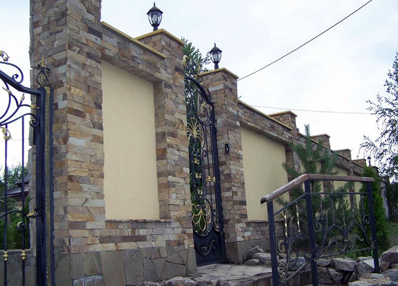 Додаткове прикраса паркану з каменю