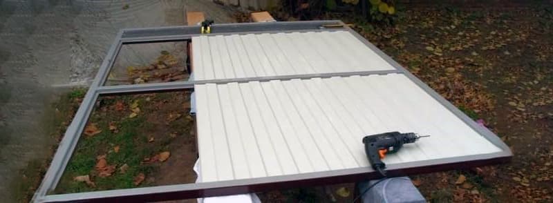 Монтаж профільованого листа при виготовленні воріт