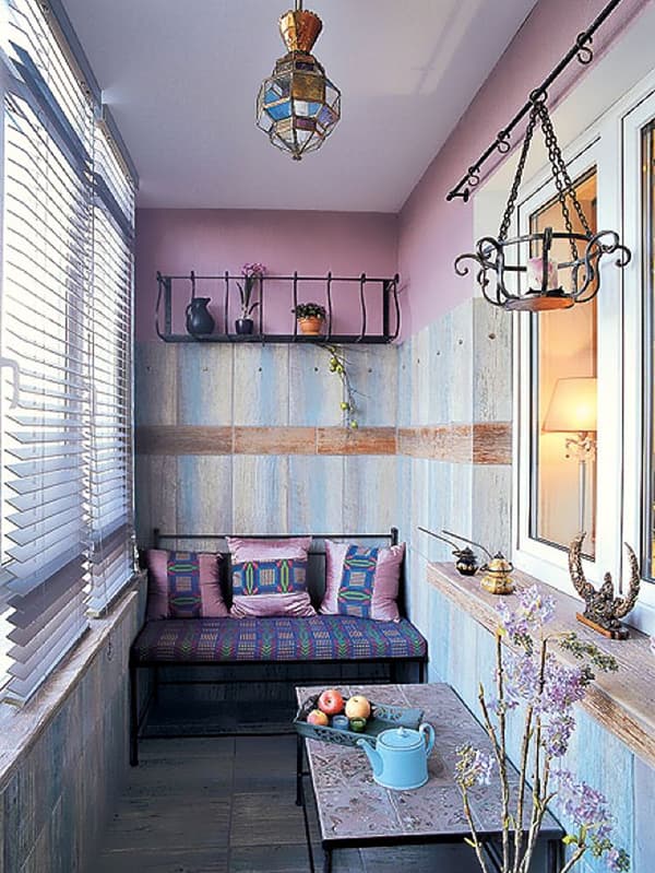 Ніжний дизайн інтер'єру балкона в стилі прованс