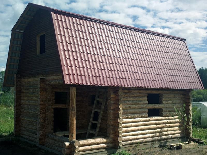 Оздоблення даху лазні