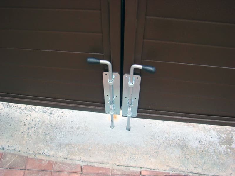 Петли для распашных ворот из профнастила