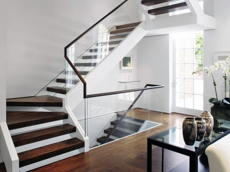 Приклад сходів в стилі модерн