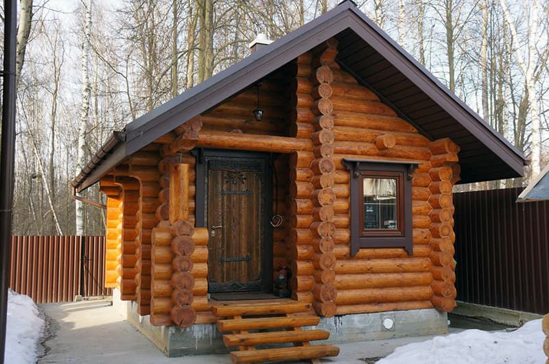 Пример самодельной бани из бревен