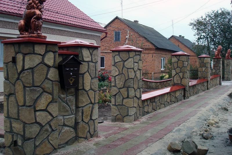 Прикраса кам'яної огорожі