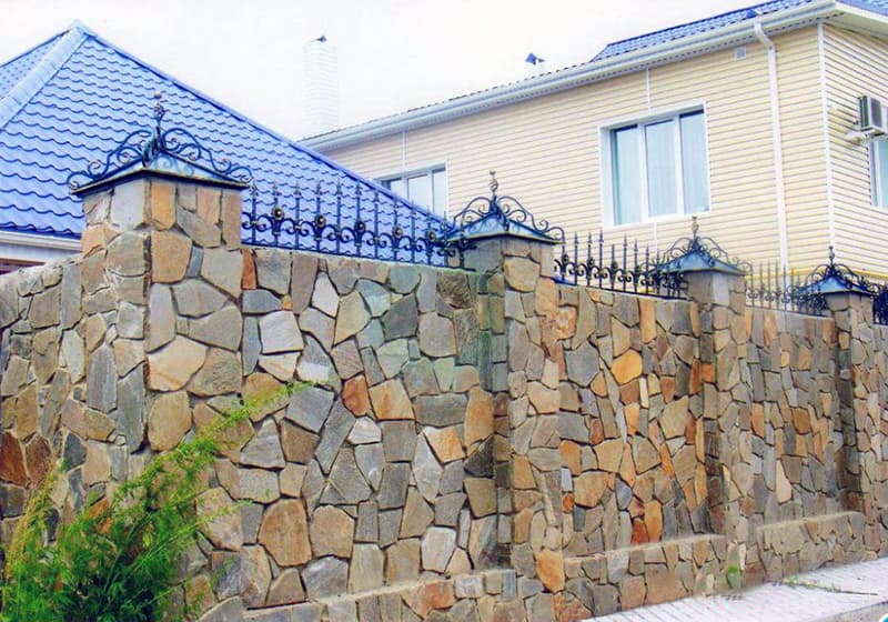 Огорожа з пісковика
