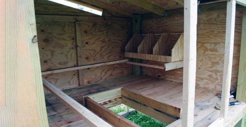 Дерев'яна підлога для курника