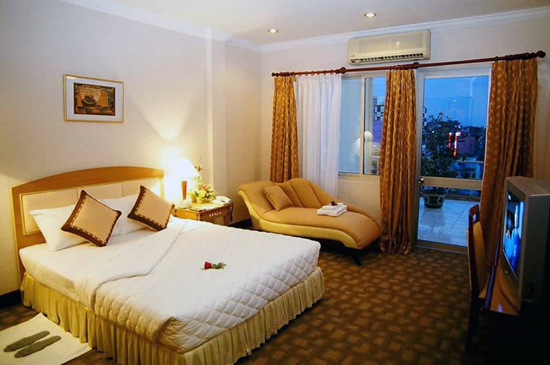 Кондиционер над шторами