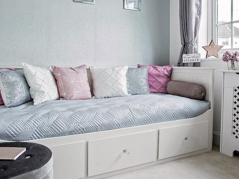 Уголок отдыха в комнате подростка