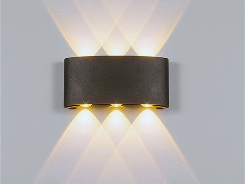 Світильник з декількома лампами для кімнати