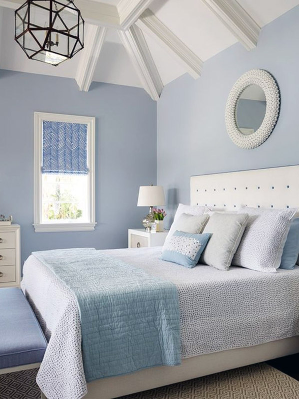 Красива спальня в світлих тонах