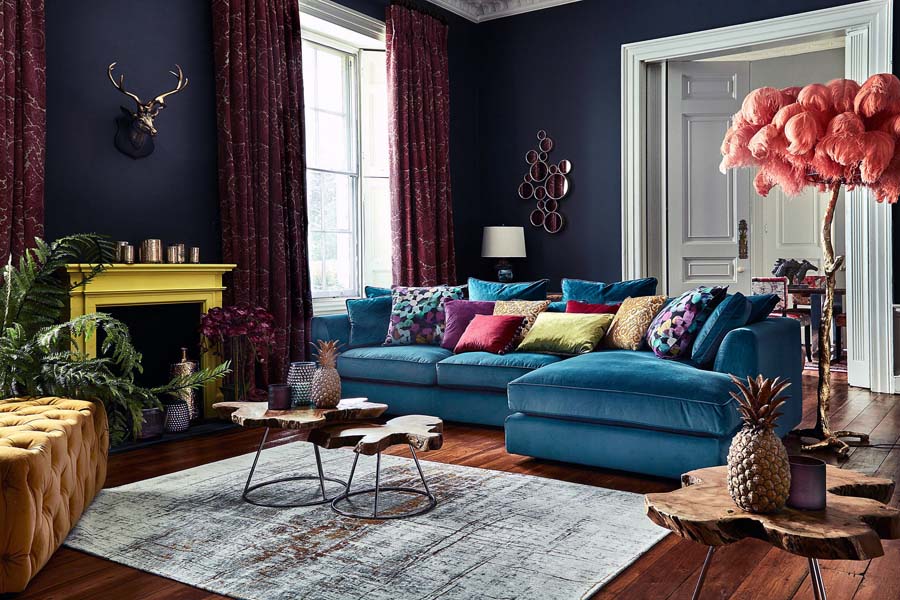 Приклад незвичайного дизайну кімнати в яскравих тонах