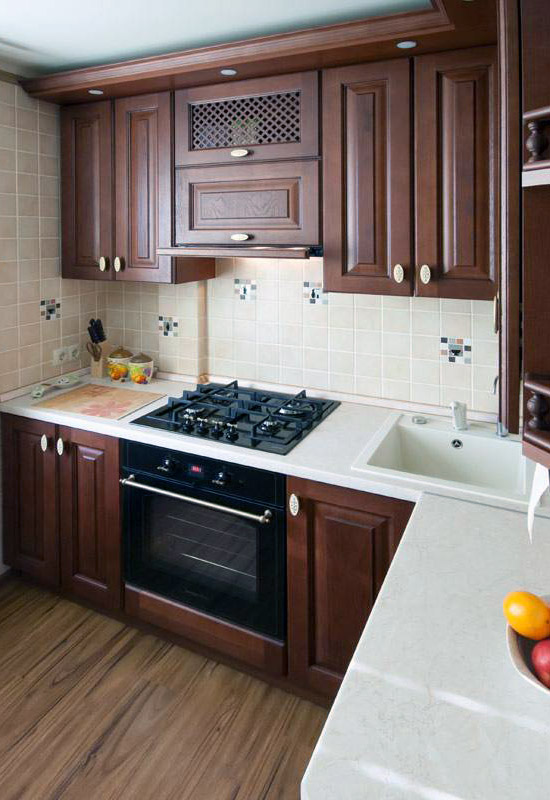 Гармоничный пример угловой кухни