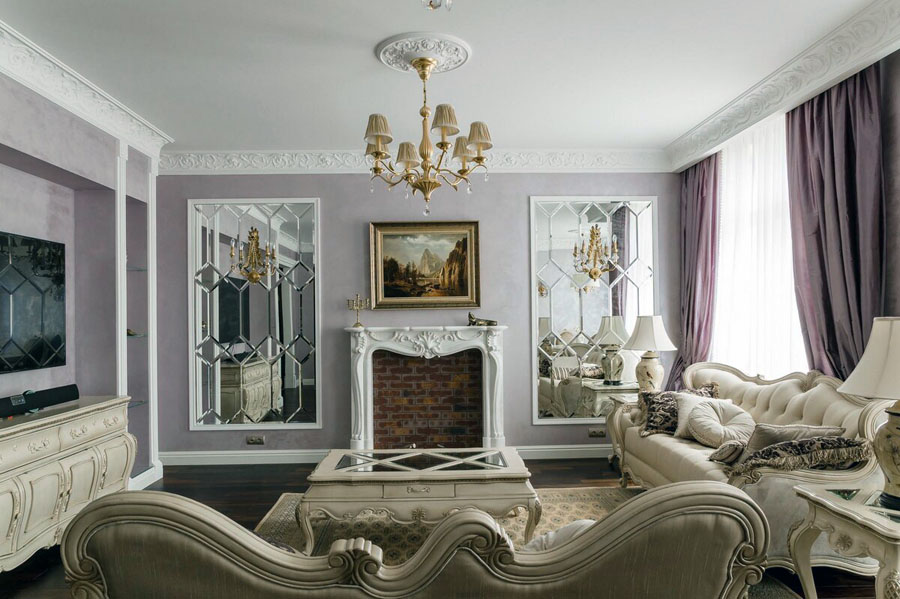 Комната в классическом стиле в теплых тонах