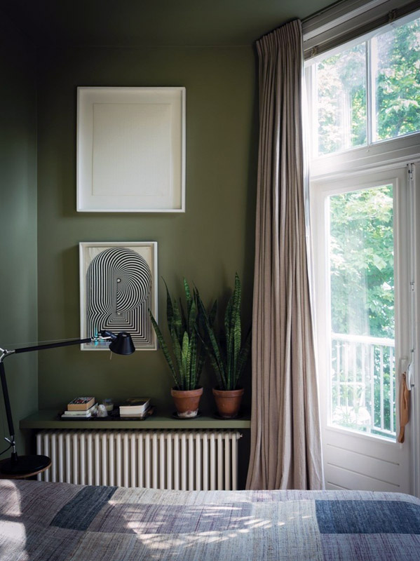 Пример интерьера комнаты в теплых оттенках