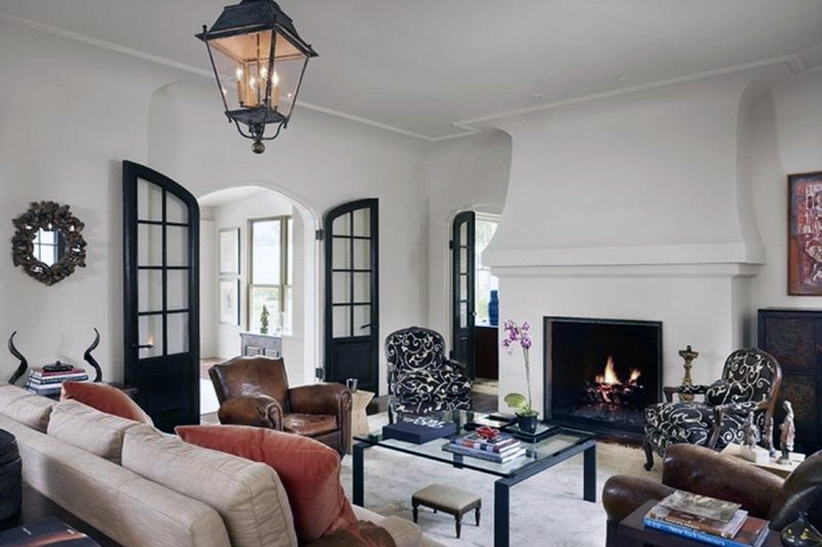 Пример оформления жилой комнаты в доме