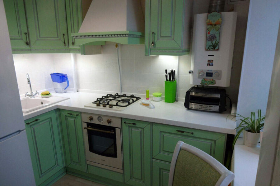 Продуманная маленькая угловая кухня