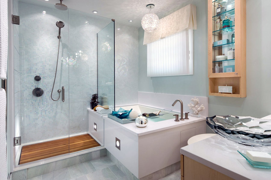 Стильний інтер'єр світлої ванної кімнати